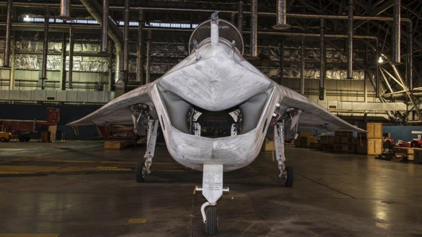 Study This Photo: Boeing's X-32 Fighter Could Have Replaced the F-35